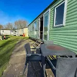 Lovely 6 Berth Caravan At Southview Holiday Park Ref 33032Cl