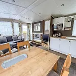 Brilliant Caravan With A Partial Sea View In Suffolk Ref 32026Az