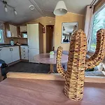 Lovely 8 Berth Caravan At Southview Holiday Park Near Skegness Beach Ref 33031Cl