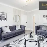 Charming & Modern 2Br - City Centre Nr The Beach & Famous Pier By Luxiety Stays Serviced Accommodation