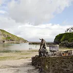 Knights Den