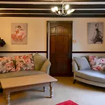 Lambourne House - Ukc2831
