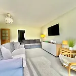 Number Seven Isallt Lodges