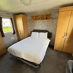 Meadow View 158 - Golden Palm, Pet Friendly, Wifi, Bed Linen - Meadow Lakes Caravan & Lodge Hire