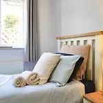 Joannes Retreat, Dog Friendly Property In Weymouth With Free Parking