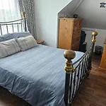 Sunny Family Residence With Parking. Jacuzzi Bath Perfect For Relaxing And Unwinding