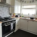 Sunny Family Residence With Parking. Jacuzzi Bath Perfect For Relaxing And Unwinding