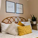 Peacehaven Retreat - 4 Minutes From The Beach! Pet Friendly!