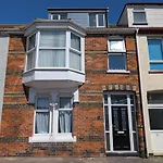 Peacehaven Retreat - 4 Minutes From The Beach! Pet Friendly!