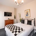 The U2 Crib - Unique History, Stylish With Parking