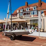 Pier Hotel