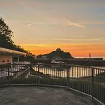 Seaview Grade II Listed Cottage With Large Sun Terrace 'The Old Eclectick'