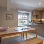 Alexandra Cottage Apartments