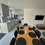 Brighton Central Home With Free Parking