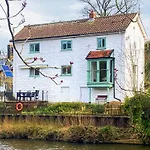 Chainbridge Cottage