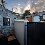 Bath Lane Cottages & Sauna Garden