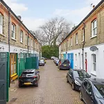 Cambridge Grove- Cosy Two Bed Mews - With Parking
