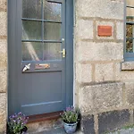 Issys Cottage