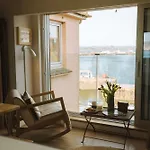 Breathtaking Harbourside Views With Parking At 'Harbour Strand'