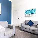 Teesside House - Sleeps Up To 10