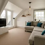 Nestee Serviced Apartments - Central Torquay - Pet Friendly - Harbour Views