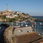 Spacious Flat Sea Views & Private Parking Fistral