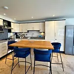 Luxurious 4 Bedroom New England Style Villa - Trewhiddle Villa 30
