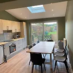 Filey House With New Extension Close To Sea And Shops