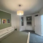 Serenity Family Home, Close To The Beach, Sleep 6, Long Term Bookings