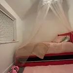 Serenity Family Home, Close To The Beach, Sleep 6, Long Term Bookings