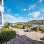 Coastal Escape River Views, Terrace & Parking