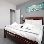 Modern 2 Bedroom Flat In Robert St Swansea