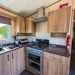 Beautiful 8 Berth Caravan At Cherry Tree Holiday Park In Norfolk Ref 70803C