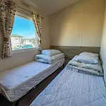 Lovely 6 Berth Caravan At Cherry Tree Holiday Park, Ref 70403C