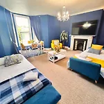 Spacious Central And Chic 65 Tv