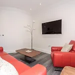 Luxury 1 Bedroom Top Floor Apartment