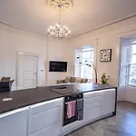 Luxury 1 Bedroom Ground Floor Apartment