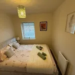 Walk To Liverpool Airport - Luxury Stay With Ev Charge - Fast Wifi
