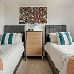 4 Bed In Appledore 93960
