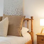 Quiet Mews House With Parking And Garden Close To Centre And Beach