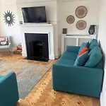 Entire 2 Bed Property, 1 Road Back From The Sea