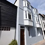 4 Bed In Hastings 85916