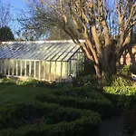 St Benedict - Victorian Bed And Breakfast