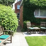 Barnes'S Rest Bed And Breakfast And Caravan