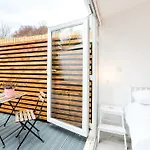 'The Annexe' Harewood Ave