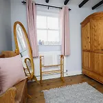 Taylor'S Cottage