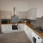 Hanover Street - Luxury City Apartment