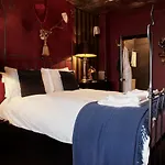 What are the best hotels near Lyme Regis Marine Aquarium?