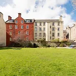 Apartment Near The Royal Mile