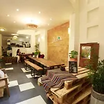 Leuleu Hostel